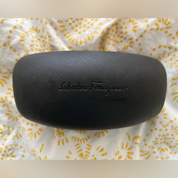 Ferragamo sunglasses (women’s) - Picture 6 of 10